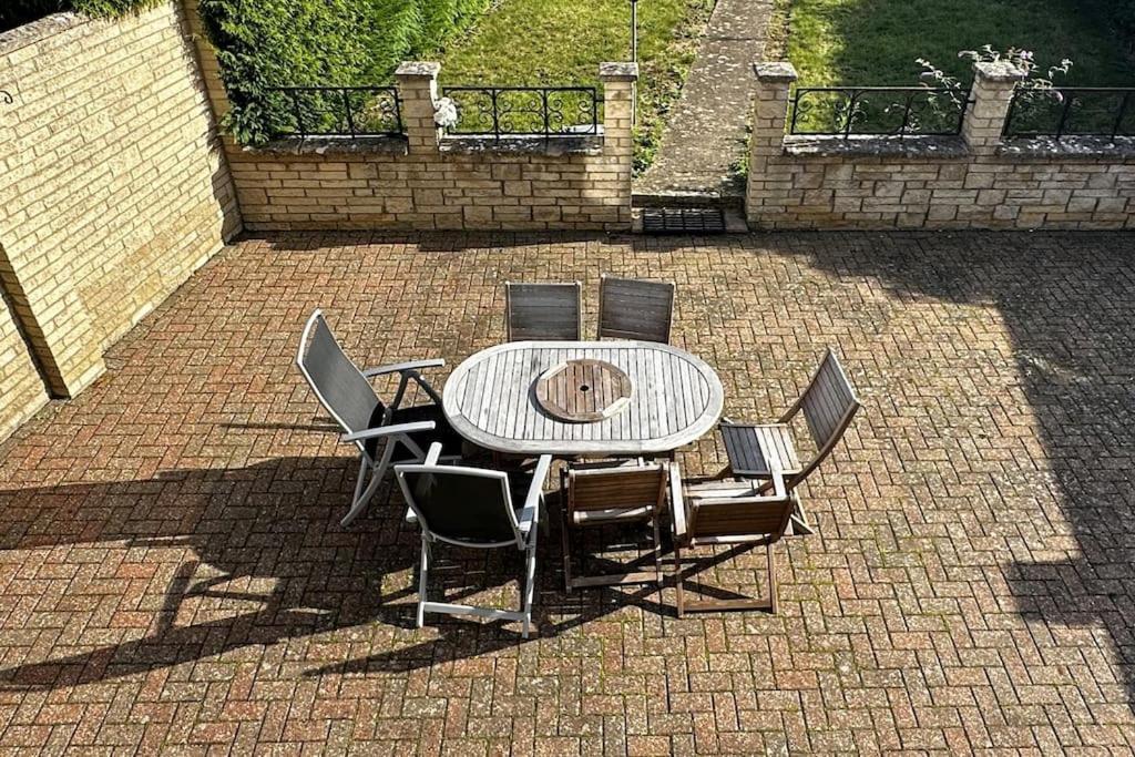 Green Haven Villa - 4Br Spacious House With Hot Tub, Ample Parking, Air Condition, Wifi, Netflix, Patio & Garden Kidlington Exterior foto